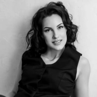 Анна Литвинова